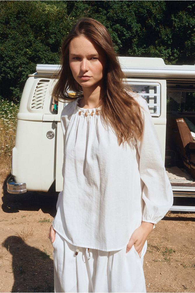 Blouse col rond perlée