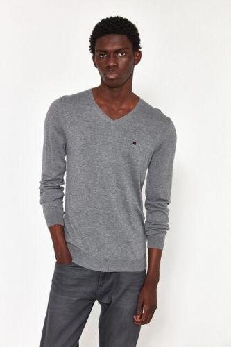 Pullover col v